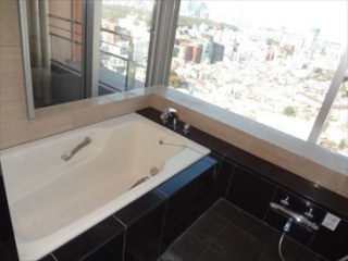 青山パークタワー