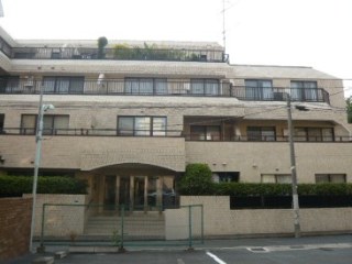青山ロイヤルフラット